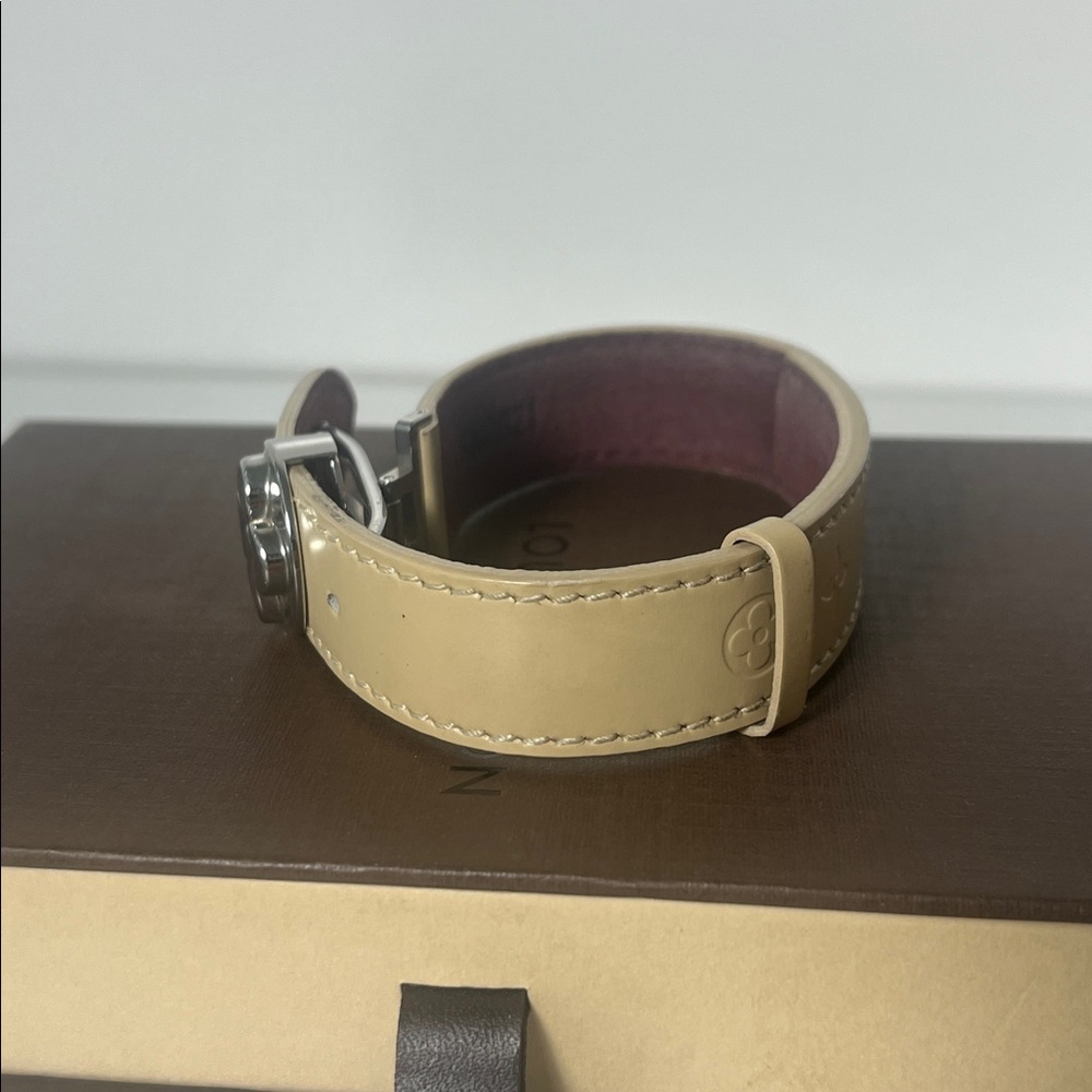 Louis Vuitton Beige Leather Flower Click Bracelet with Silver-Tone Clasp - Picture 8 of 8